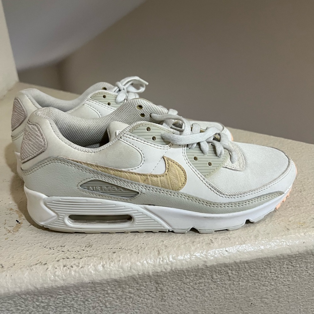 Nike Women’s Air Max 90 SE Safari Summit White Suede Shoes CV8824-100 Size 10.5